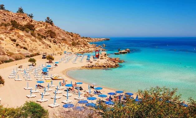 Týden na Kypru ve 4* hotelu s polopenzí poblíž krásné Nissi Beach. Zájezd od 12 990 Kč