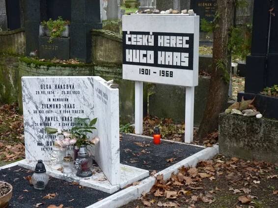 Photos - Brno - Židovský hřbitov/hrob Huga Haase, 19.2.1901 - 1.12.1968, slavného prvorepublikového herce - 01.12.2020