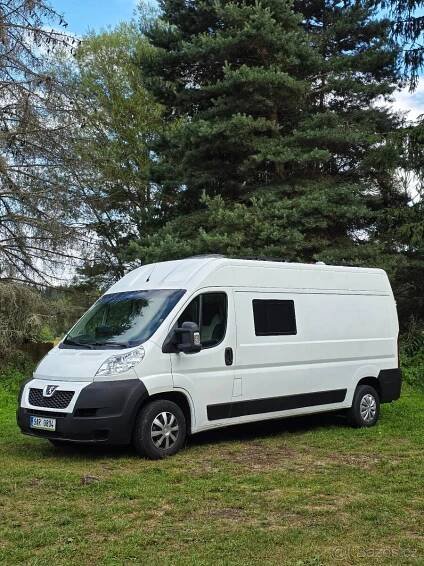 Obytná soběstačná dodávka Peugeot Boxer – Váš mobilní domov