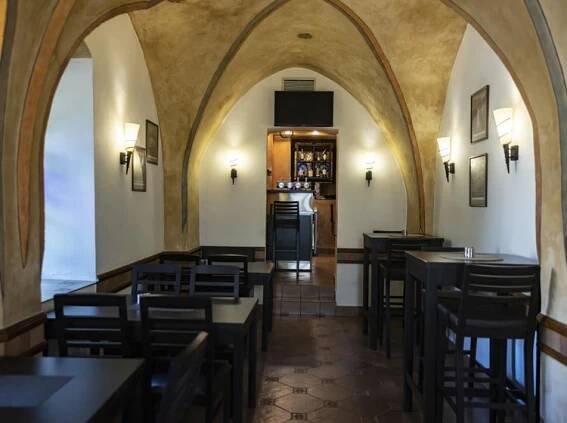 Restaurace a hotel Bílá paní s.r.o. 1169128197 2