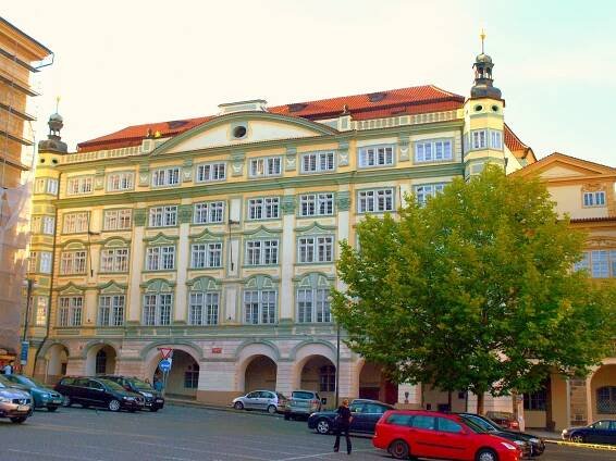 Soubor:Palác Smiřických, Malostranské náměstí 02.JPG – Wikipedie