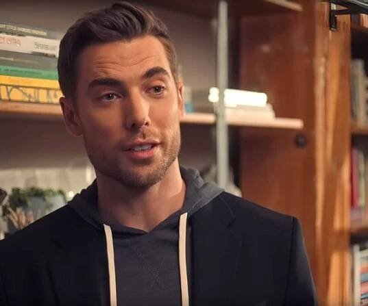 Dustin Milligan: Hat der „Schitt’s Creek“-Darsteller eine Frau?