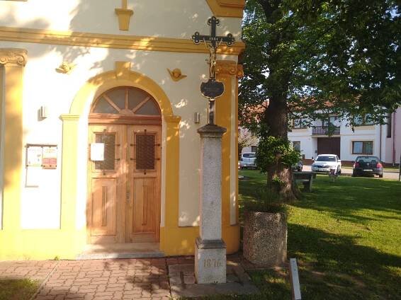 Kříž u kaple v Hrdějovicích | Drobné památky 