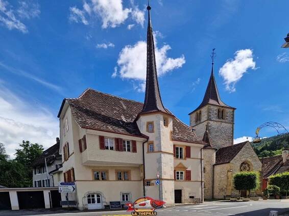 La vue sur la collégiale depuis le sud-ouest.