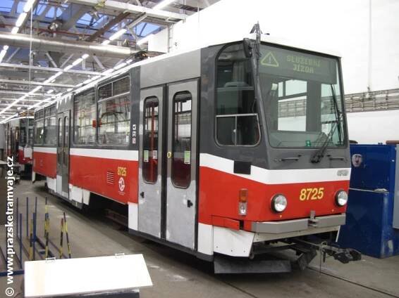 Vůz T6A5 ev.č.8725 v Ústředních dílnách [Foto: Démon]