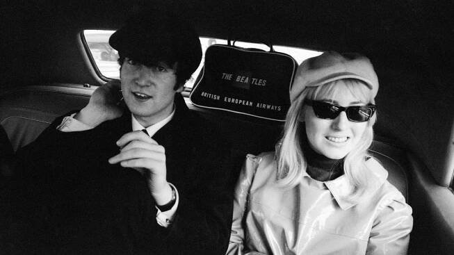 Paul McCartney once returned auctioned love letters to John Lennon's ex-wife?