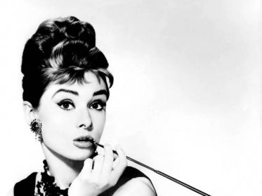 Audrey Hepburn: Krásná hvězda světových rozměrů tváří i srdcem - Dreamlife.cz