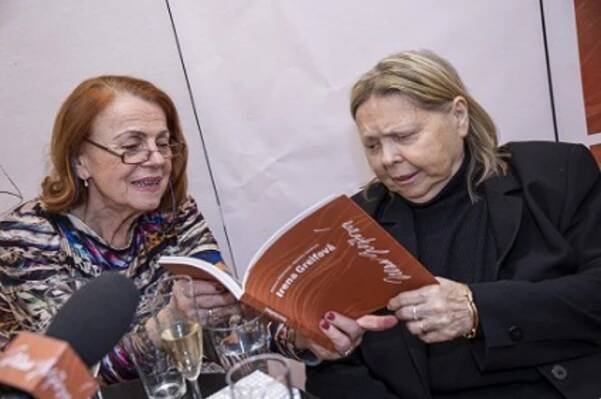 FOTO: Irena Greifová a Iva Janžurová. – stránka 26