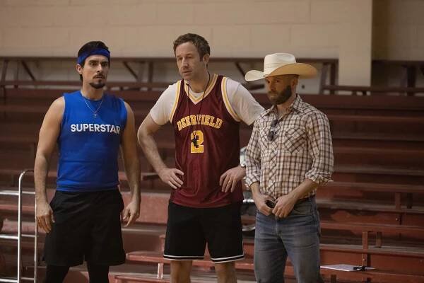 Velký poprask na malém městě - Beau - Z filmu - Josh Segarra, Chris O'Dowd, Aaron Roman Weiner