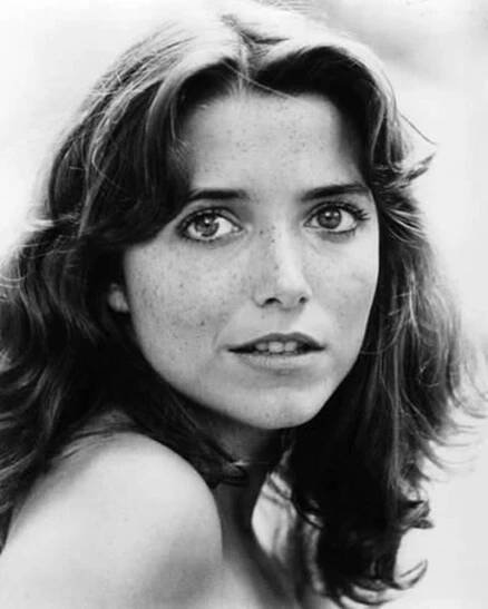 Retro Portrait of American Actress Karen Allen (1976) Wallpaper
