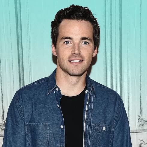 Pretty Little Liars' Ian Harding Talks Birds, Books, and the Show's Biggest Fan Theory