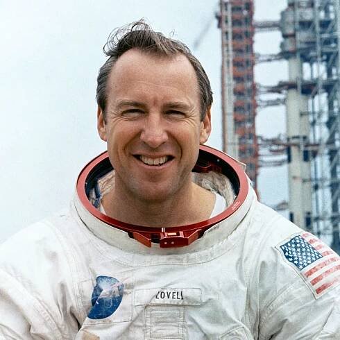 Jim Lovell, Apollo 13 Commander Who Thrived Under Pressure, Dies at 97