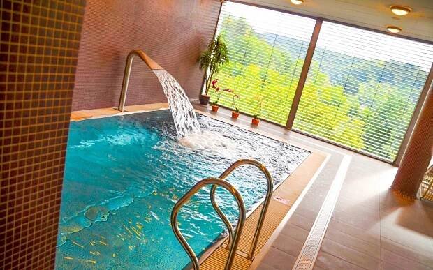 Orlické hory s úchvatným výhledem v Hotelu Rajská zahrada **** s wellness, koupelí, welcome drinkem a snídaní