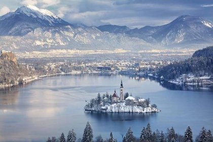 Stock fotografie Ostrov Bled – stáhnout obrázek nyní - Slovinsko, Bledské Jezero, Zima