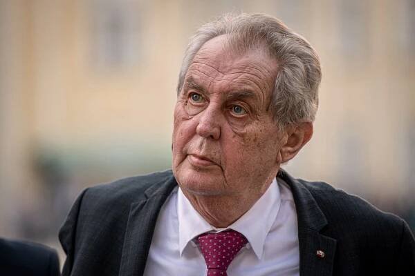 Zeman předpovídá Fialovi ve volbách drtivou porážku