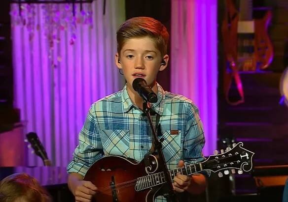 Country star Josh Turner’s sons win crowd with moving rendition of beautiful gospel song 