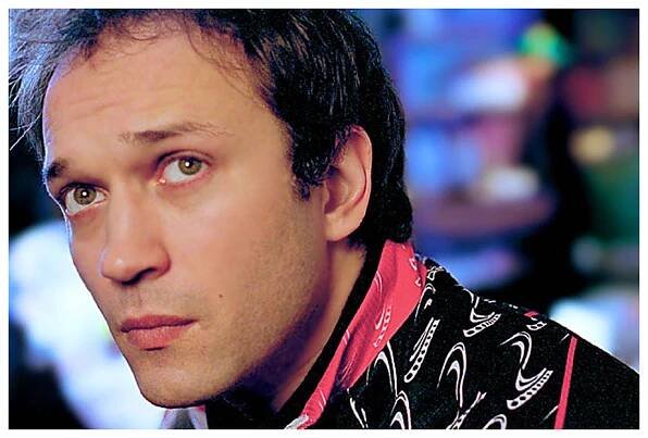 Je reste! - The Vincent Perez Archives