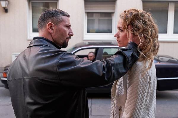 Carneval - Der Clown bringt den Tod - Z filmu - Murathan Muslu, Lisa Maria Potthoff