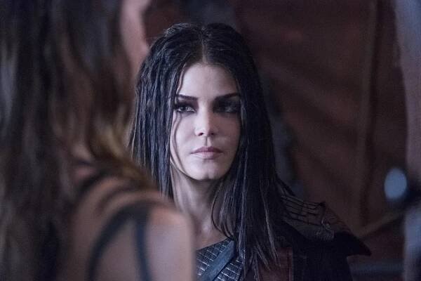 Prvních 100 - Exit Wounds - Z filmu - Marie Avgeropoulos