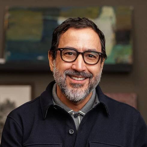 Robert Pérez and the Genius of Upstairs, Downstairs - Let's Hear It Podcast!