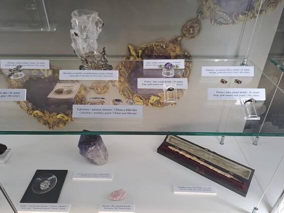 Vltavíny, granáty, smaragdy i opály. Jihočeské muzeum představuje vzácné kameny