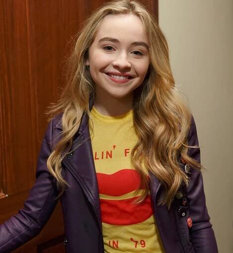 Riley Matthews from Girl Meets World smiling.