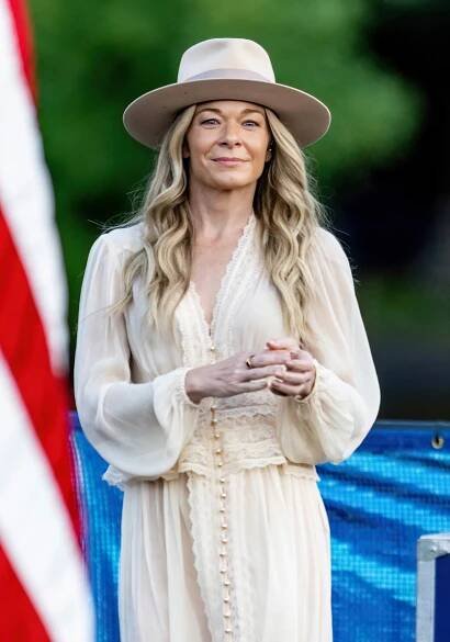 LeAnn Rimes' Teeth Fell Out During Her Concert