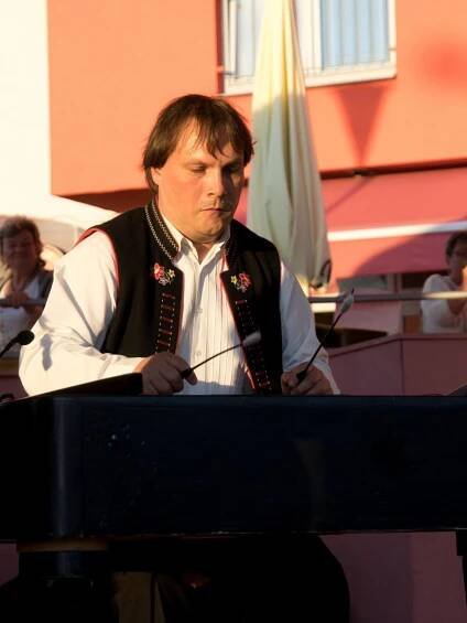 Slatinské kulturní léto 2019 - Karel Hegner a CM Aleše Smutného - Městská část Brno Slatina