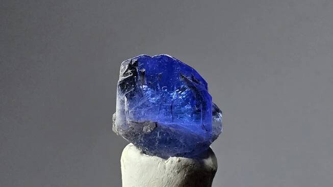 Tanzanit (krystal), Mererani Hills, Tanzanie - Mineralground