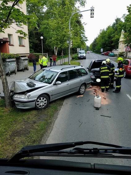 Dopravní nehoda dvou osobních automobilů v Kolíně se obešla bez… | POŽÁRY.cz - ohnisko žhavých zpráv | hasiči aktuálně