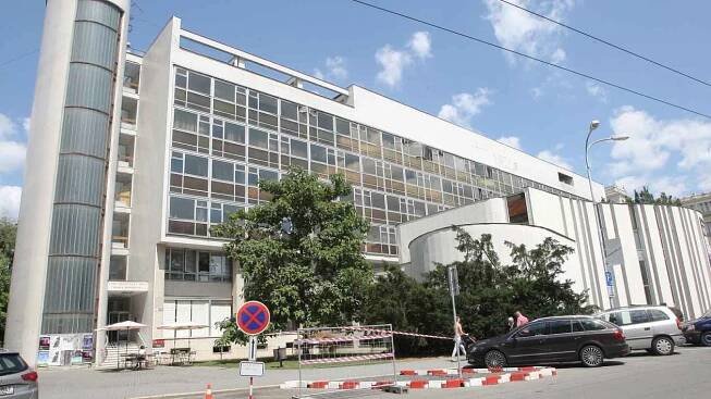 Bílý dům město prodá, Sálu Břetislava Bakaly hrozí zánik