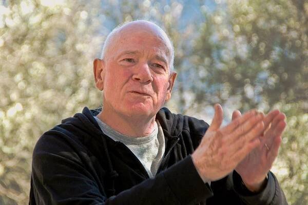 JE NĚCO PO ŽIVOTĚ? JSOU TÉMATA, KTERÁ MÁ RAYMOND MOODY RADĚJI