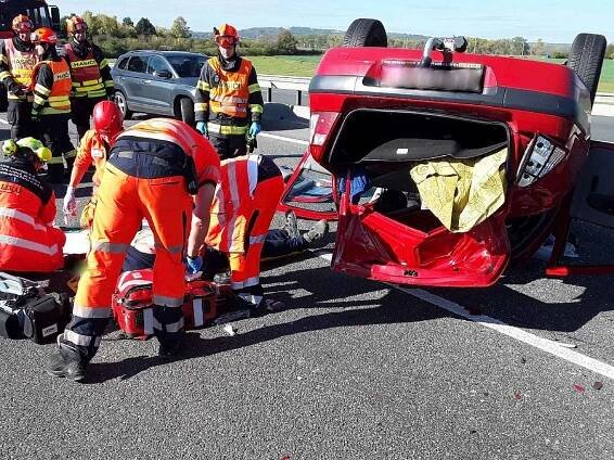 Pět osobních aut se srazilo na dálnici D1 u Vyškova ve směru na Ostravu.