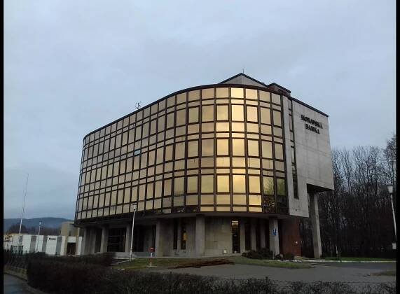 PODNIKOVÁ BANKA JZD SLUŠOVICE – Architektura 489