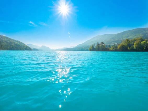jezero fuschlsee, salcbursko, rakousko, v létě - fuschl lake - stock snímky, obrázky a fotky