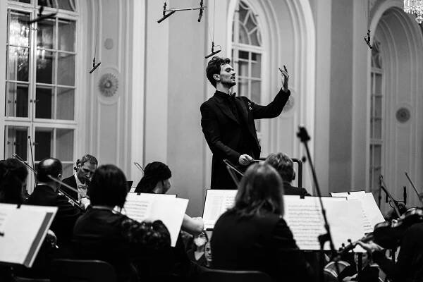 romana marie jokelová - pražská koncertní filharmonie + dirigent jan mára