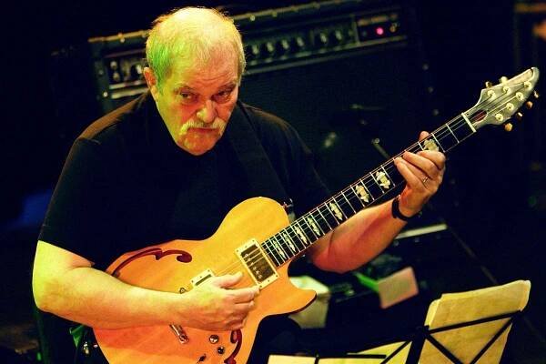 Zemřel kytarista John Abercrombie. Měl blízko k českým muzikantům
