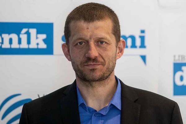 Moderovaná diskuze na téma "Turistická sezóna v Libereckém kraji" proběhla 24. května v Oblastní galerii Liberec za účasti hejtmana Libereckého kraje Martina Půty a dalších hostů. Na snímku je Jan Sviták, starosta obce Prysk.