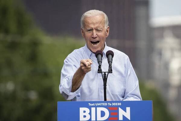 Poradca Bieleho domu Peter Navarro: Joe Biden je plagiátor, ktorému prieskumy verejnej mienky nafukujú preferencie - CZ24.NEWS