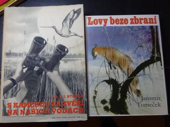 LOVY BEZE ZBRANÍ / S KAMEROU ZA ZVĚŘÍ ( pěkný stav vše - viz foto ) - Střelba a myslivost
