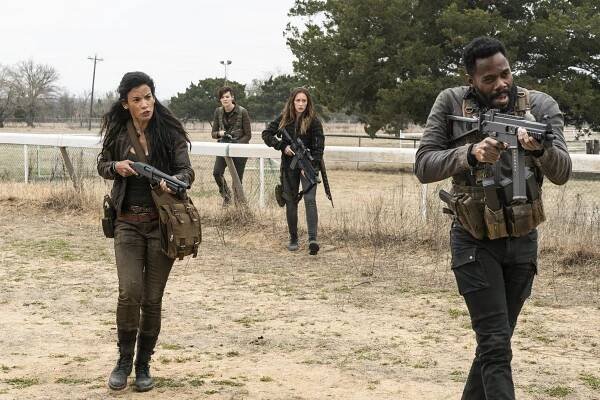 Živí mrtví: Počátek konce - Just in Case - Z filmu - Danay Garcia, Maggie Grace, Alycia Debnam-Carey, Colman Domingo