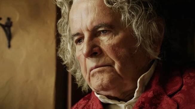 Zemřel herec Ian Holm, který ztvárnil Bilba v Pánovi prstenů
