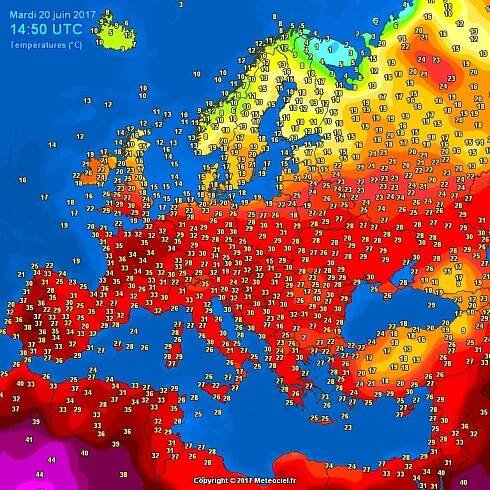 Silná bouřka s kroupami bičovala naráz Prahu, Brno i Pardubice. Sledujte radar