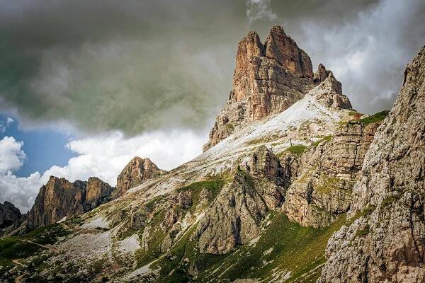 Ohromující Západ Slunce Nad Alpskými Horami A Listím · Základová fotografie zdarma
