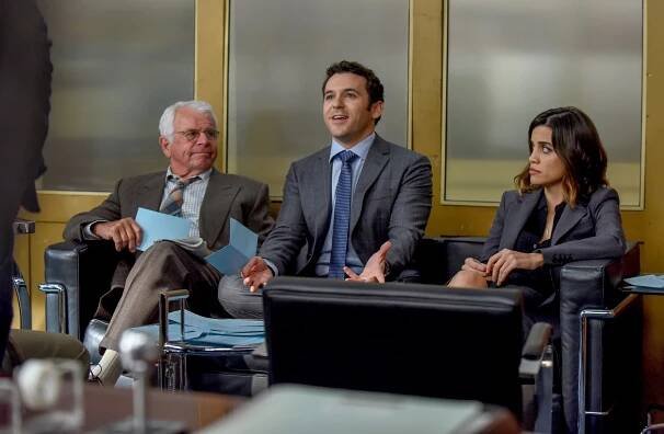 William Devane, Fred Savage, Natalie Morales - The Grinder - A System on Trial - Z filmu