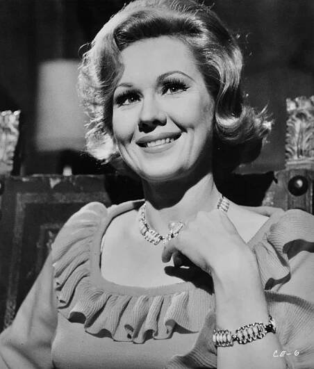 Castle of Evil - Z filmu - Virginia Mayo