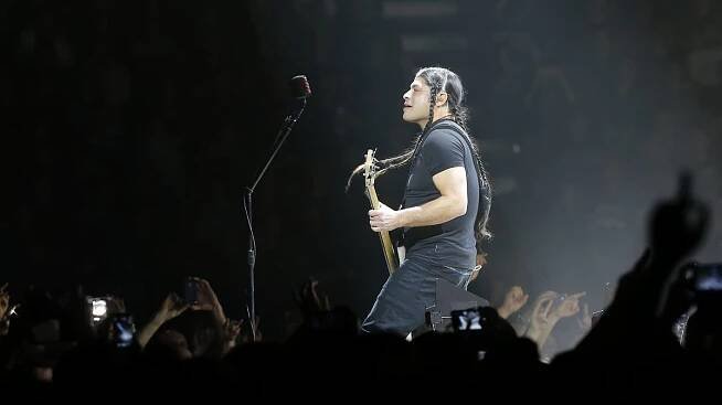 Robert Trujillo na nové desce Metalliky zazpívá - Novinky