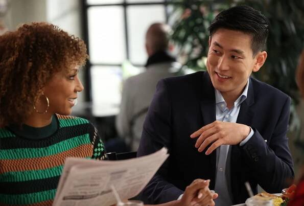Americká manželka - The Heist - Z filmu - Holly Robinson Peete, Jake Choi