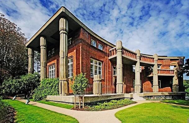 Věda a historie není nuda: Iconic Houses – architektura 20. století a slavní tvůrci ikonických vil – Kudy z nudy 