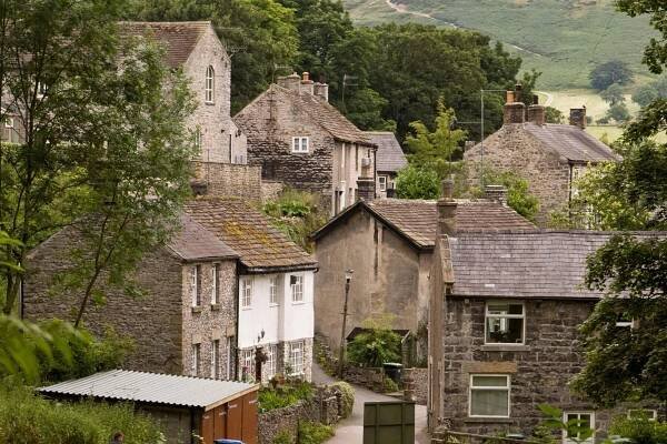 Travel Guide to Castleton
